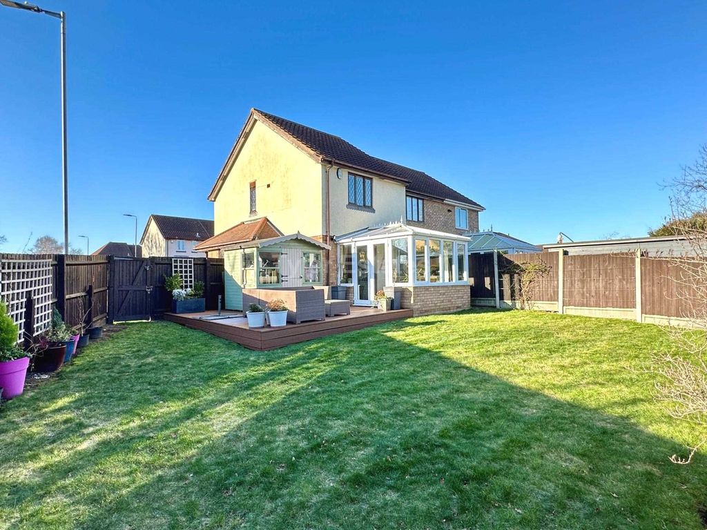 2 bed end terrace house for sale in Ellswood, Steeple View SS15, £350,000