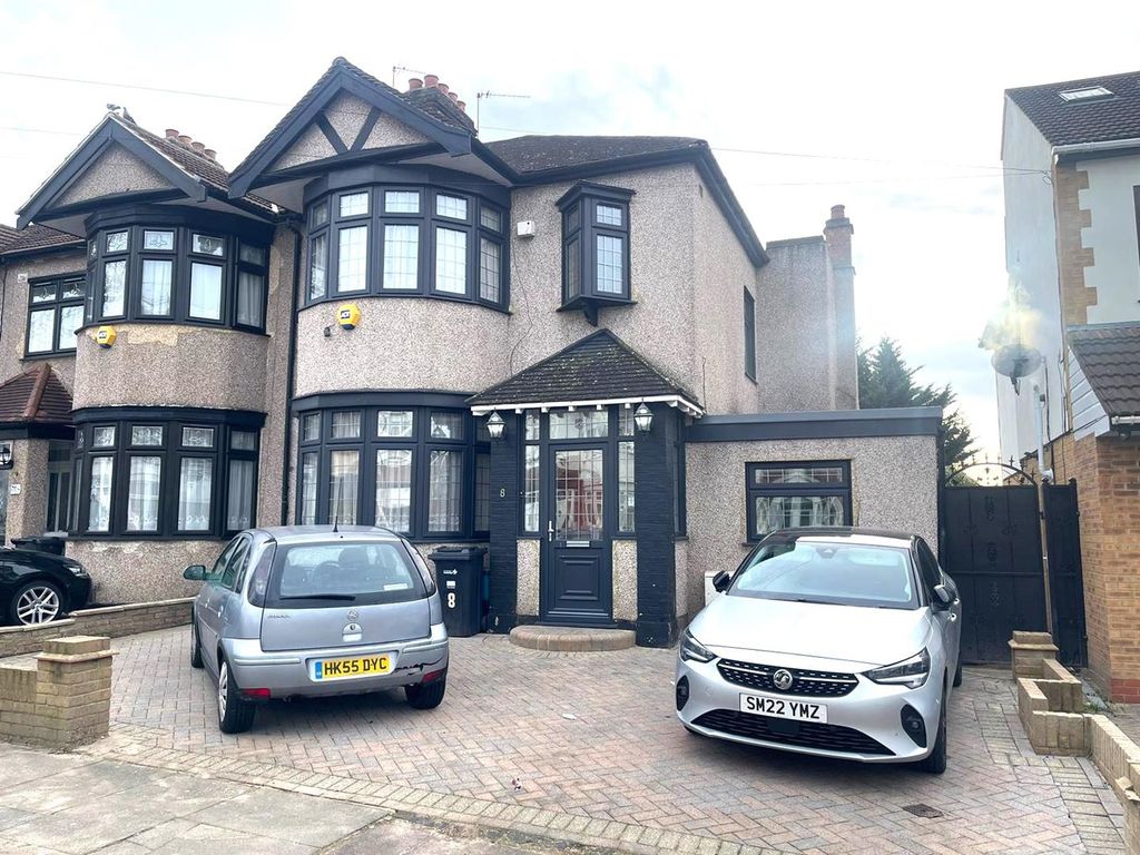 3 bed semi-detached house for sale in Fairmead Gardens, Ilford IG4, £750,000