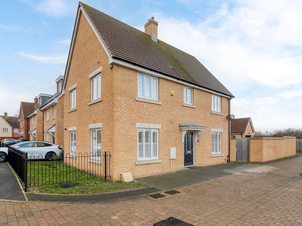 4 bed detached house for sale in Smyth View, Biggleswade SG18, £475,000