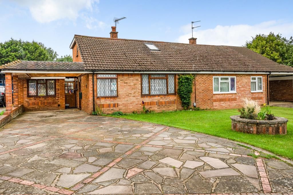 4 bed bungalow for sale in Chesham, Buckinghamshire HP5, £600,000