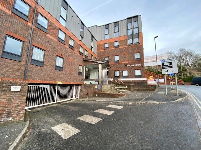 1 bed flat to rent in Bellfield Road, Downley, High Wycombe HP13, £1,050 pcm