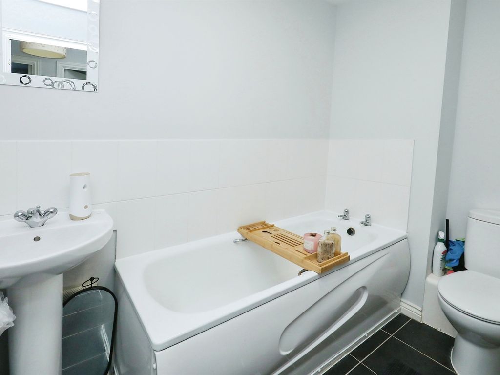 2 bed flat for sale in Woodpecker Way, Costessey, Norwich NR8, £150,000