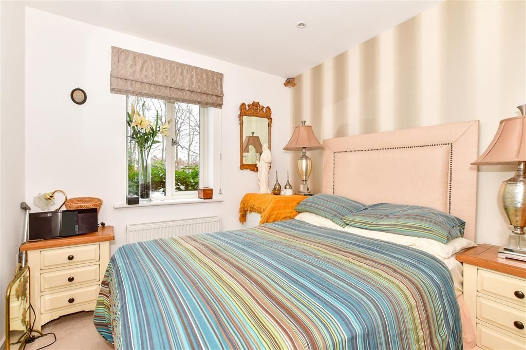 2 bed flat for sale in Stonebridge Road, Canterbury, Kent CT2, £200,000