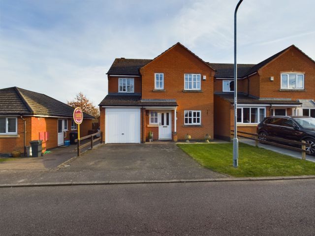 4 bed detached house for sale in Cox