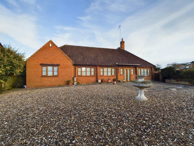 4 bed detached bungalow for sale in Tantree Way, Brixworth, Northampton NN6, £600,000