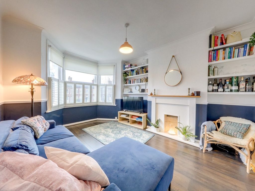 2 bed flat for sale in Hither Green Lane, Hither Green, London SE13, £360,000