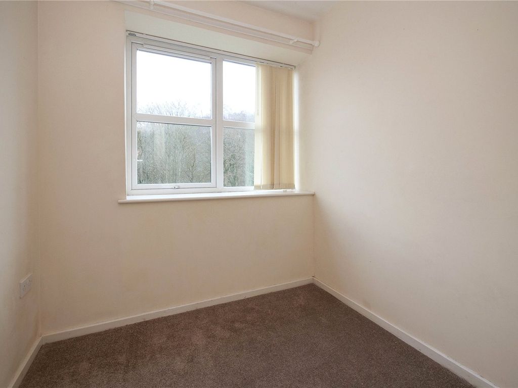 2 bed flat to rent in Brackendale, Bradford, West Yorkshire BD10, £650 pcm