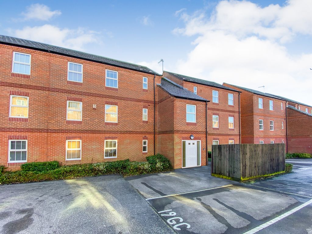 2 bed flat for sale in Gilbert Close, Nottingham NG5, £115,000