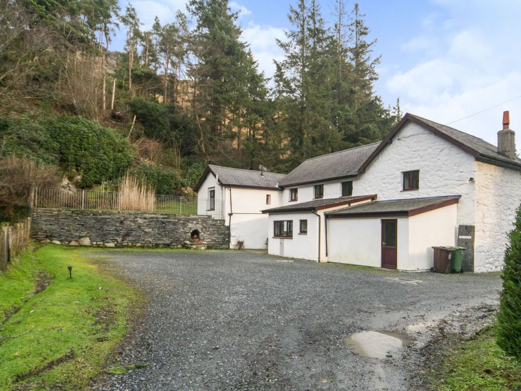 5 bed detached house for sale in Talwaenydd, Blaenau Ffestiniog LL41, £500,000