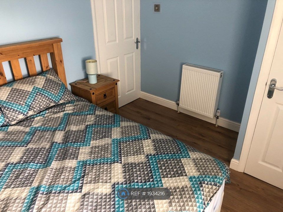 Room to rent in Portobello Street, Hull HU9, £450 pcm