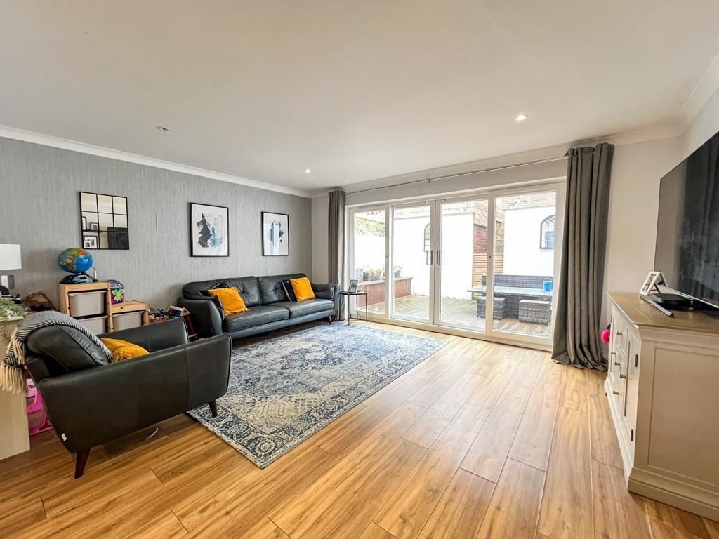 3 bed property for sale in Penn Lane, Bexley DA5, £390,000