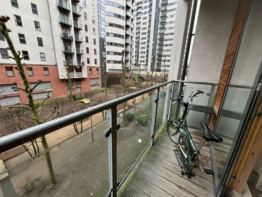 2 bed flat for sale in Barton Place, Hornbeam Way, Manchester M4, £190,000