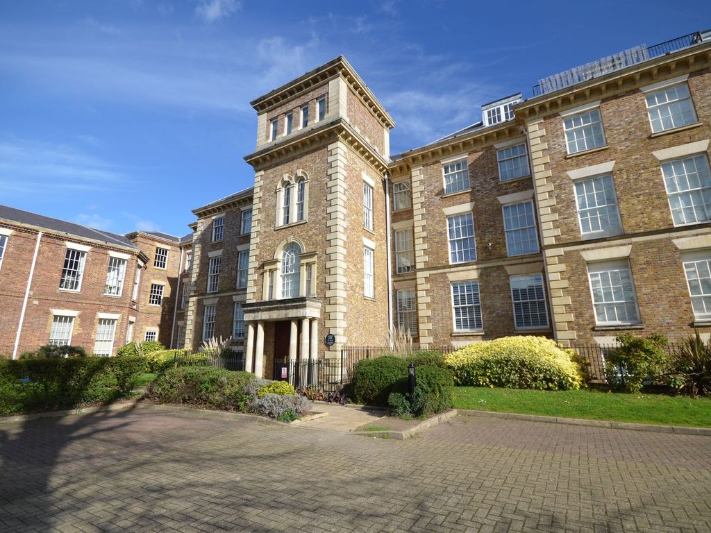 2 bed flat for sale in Royal Drive, Princess Park Manor Royal Drive N11, £475,000