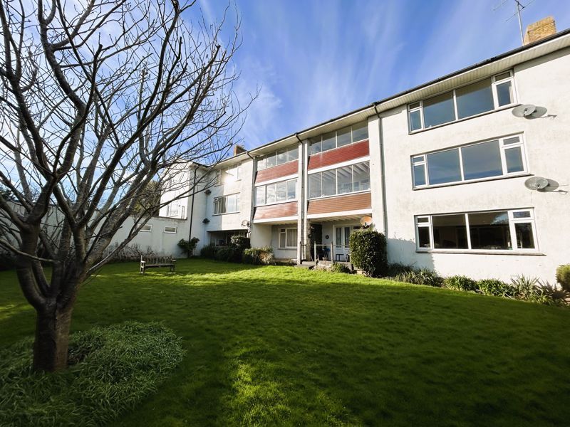2 bed flat for sale in Rodwell Road, Weymouth DT4, £225,000