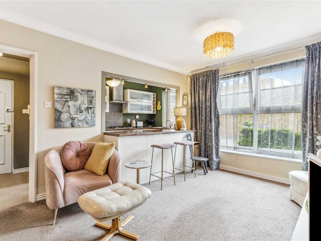 2 bed flat for sale in London Terrace, Hackney Road, London E2, £480,000