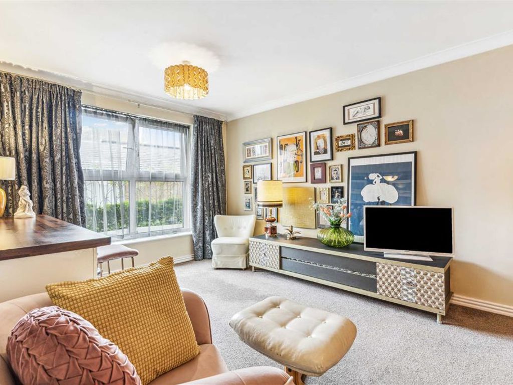 2 bed flat for sale in London Terrace, Hackney Road, London E2, £480,000