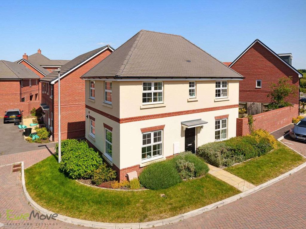 3 bed detached house for sale in Buttermilk Grove, Three Mile Cross, Reading RG7, £475,000