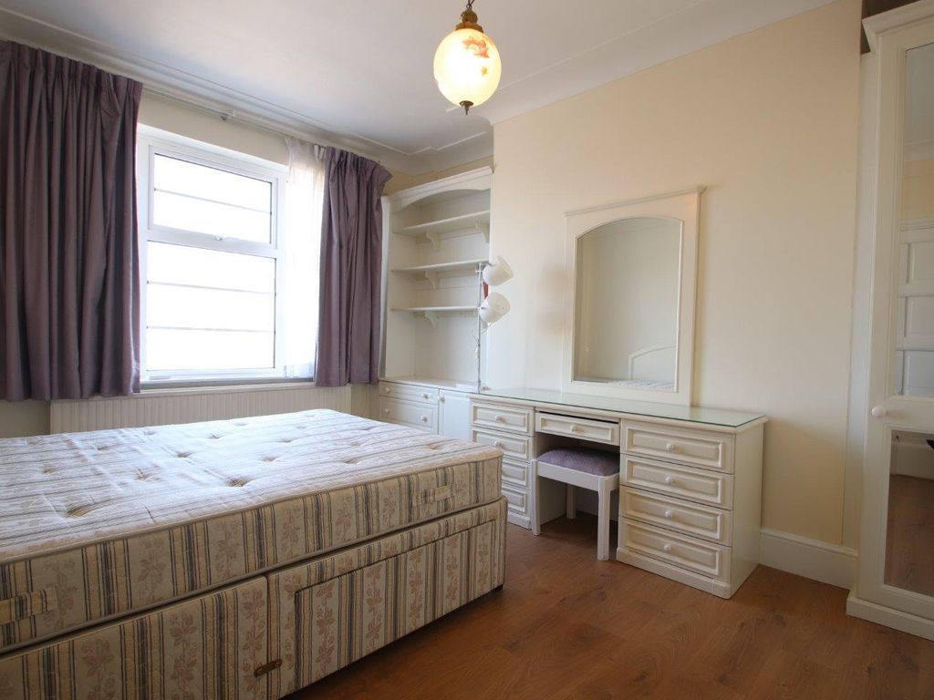 3 bed flat to rent in College Crescent, London NW3, £3,501 pcm