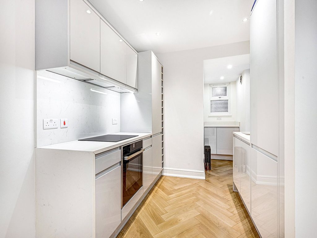 2 bed maisonette to rent in Fouberts Place, Soho W1F, £3,683 pcm