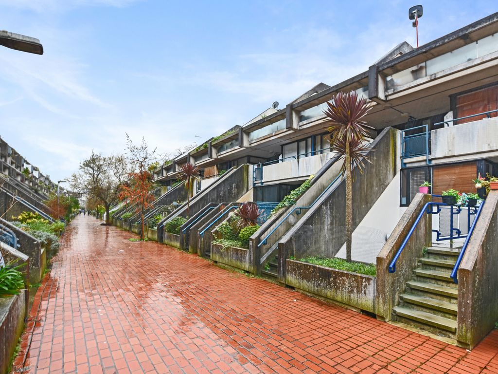 2 bed flat for sale in Rowley Way, London NW8, £450,000