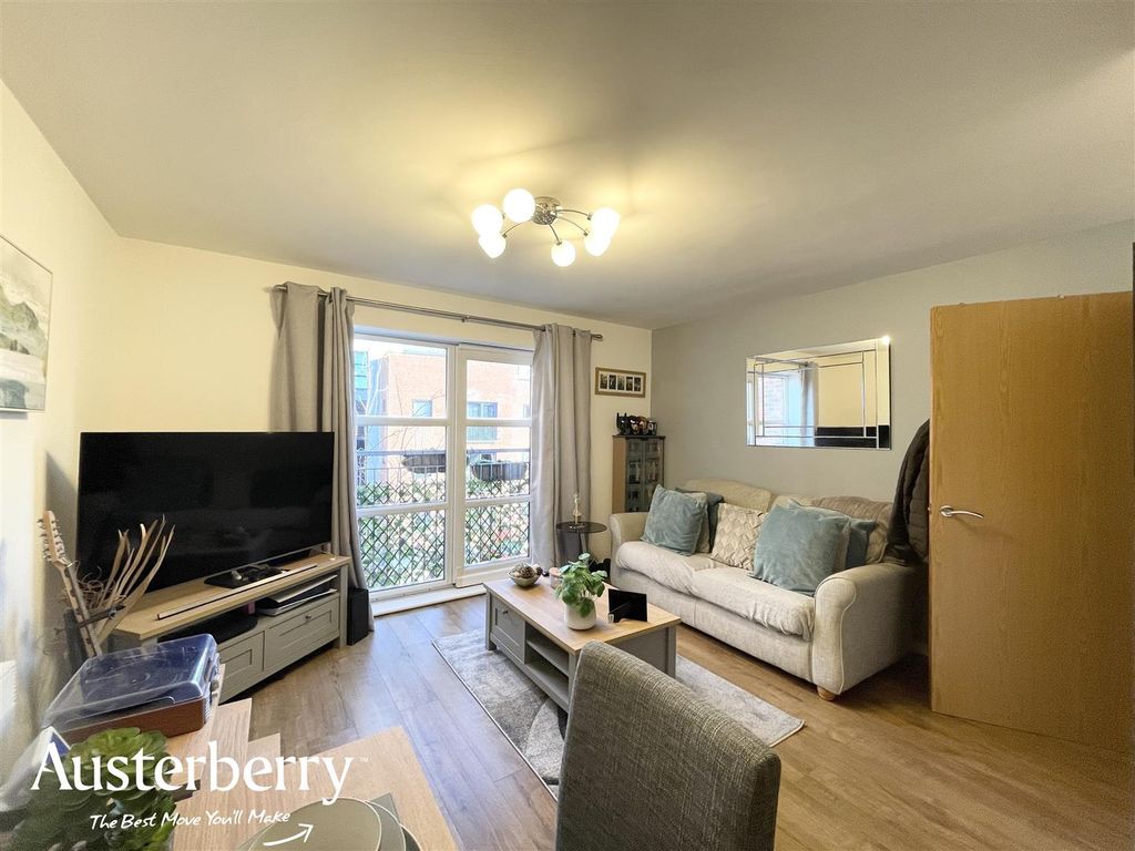 1 bed flat for sale in Hartley Court, Stoke-On-Trent ST4, £80,000