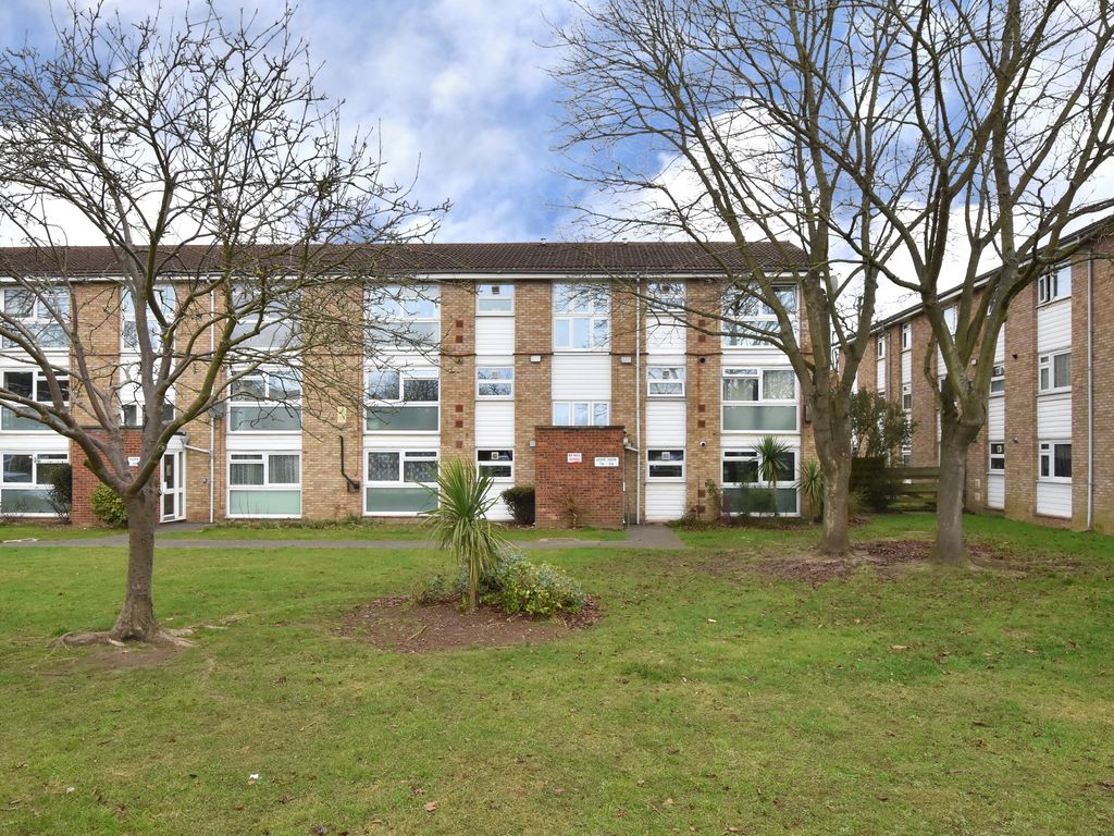 2 bed flat for sale in Hope Park, Bromley BR1, £300,000