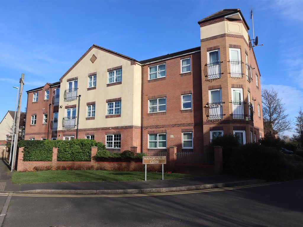 2 bed flat for sale in Manorhouse Close, Walsall WS1, £108,000