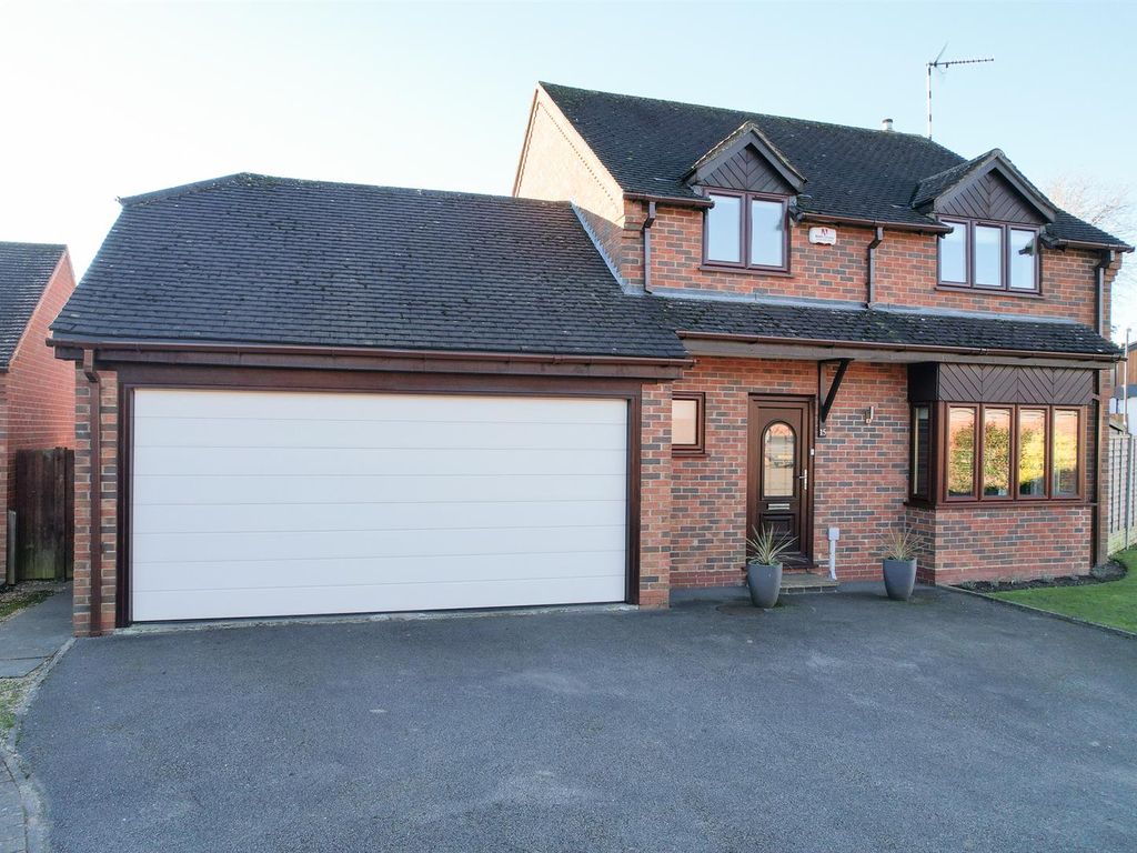 4 bed detached house for sale in Fieldhouse Close, Henley-In-Arden B95, £575,000