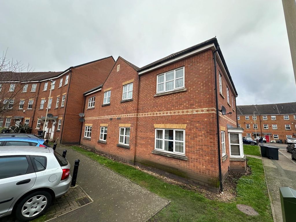 1 bed flat for sale in Englewood Close, Leicester LE4, £110,000