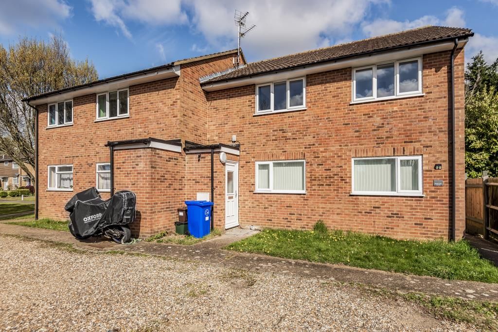 2 bed maisonette for sale in High Wycombe, Cressex, Buckinghamshire HP12, £260,000