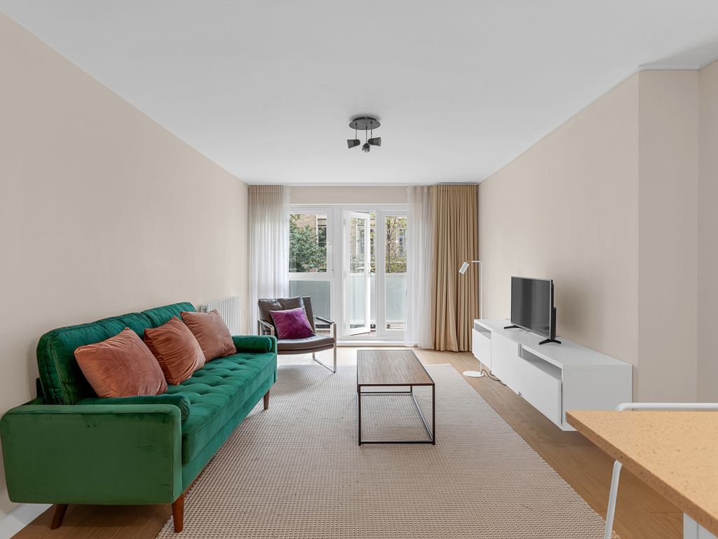 2 bed flat to rent in Flat, Kilmuir House, Ebury Street, London SW1W, £3,900 pcm