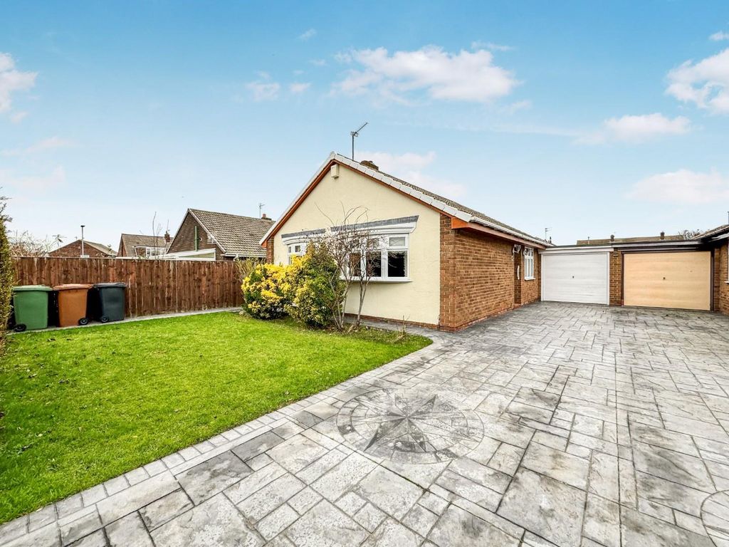 3 bed detached bungalow for sale in Elizabeth Way, Seaton Carew, Hartlepool TS25, £200,000