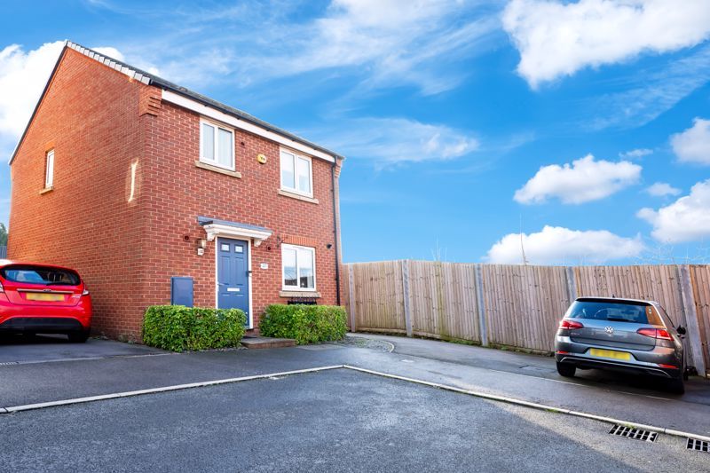 3 bed detached house for sale in Bobeche Place, Kingswinford DY6, £299,500