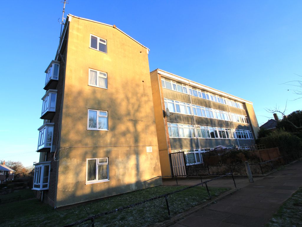 3 bed flat to rent in Percival Close, Norwich NR4, £1,400 pcm