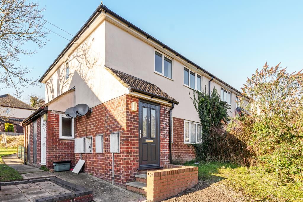 2 bed maisonette to rent in High Wycombe, Buckinghamshire HP13, £1,200 pcm