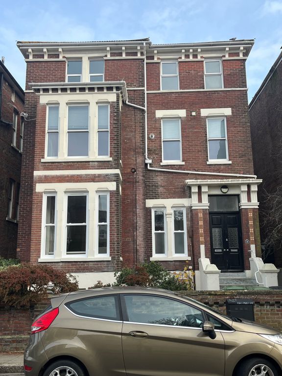 1 bed flat to rent in Lennox Road South, Southsea PO5, £1,250 pcm
