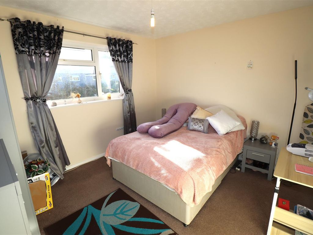 2 bed flat for sale in Blodwen Road, New Inn, Pontypool NP4, £120,000