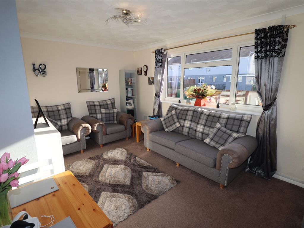 2 bed flat for sale in Blodwen Road, New Inn, Pontypool NP4, £120,000