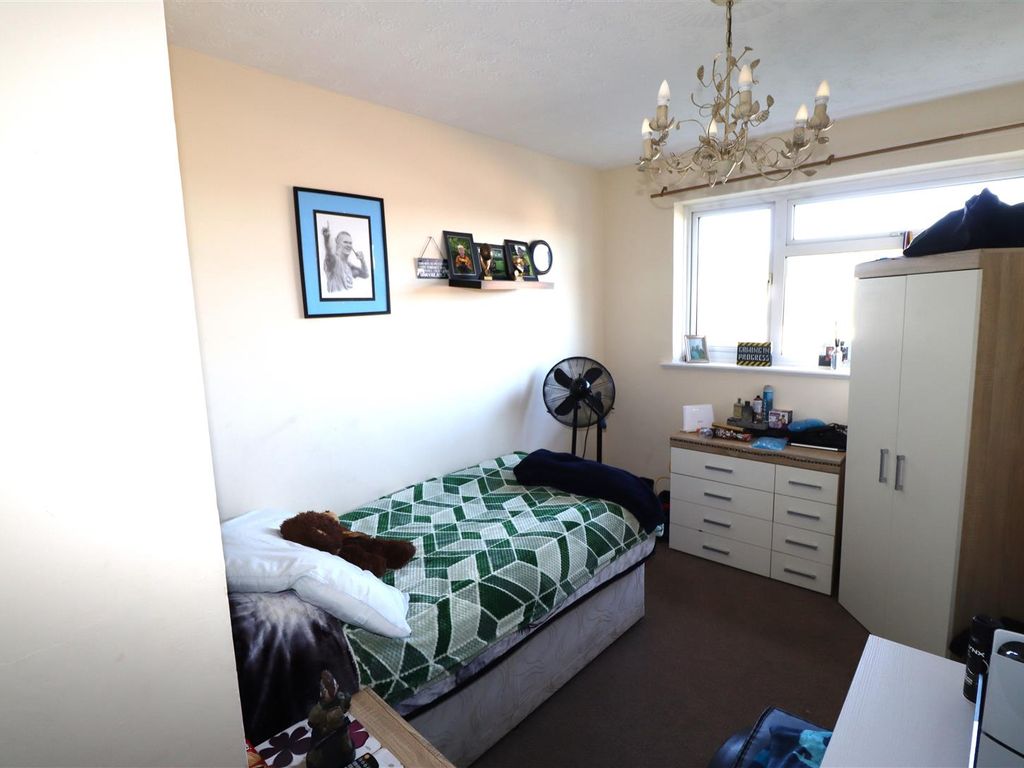 2 bed flat for sale in Blodwen Road, New Inn, Pontypool NP4, £120,000
