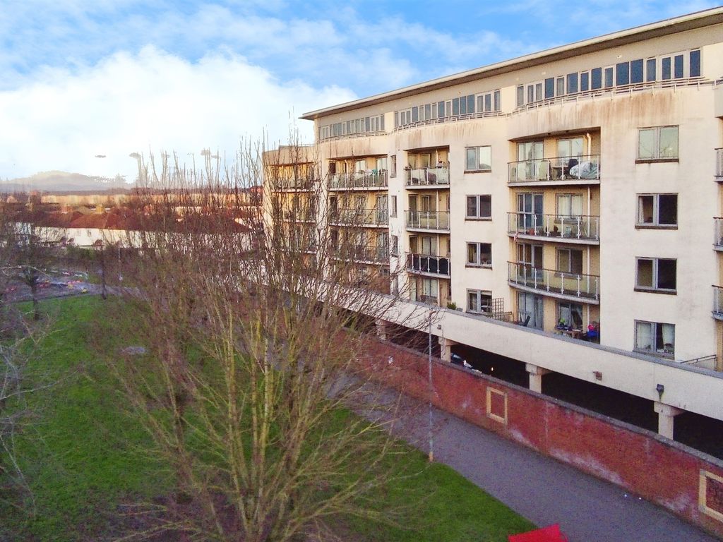 2 bed flat for sale in Mount Stuart Square, Cardiff CF10, £200,000