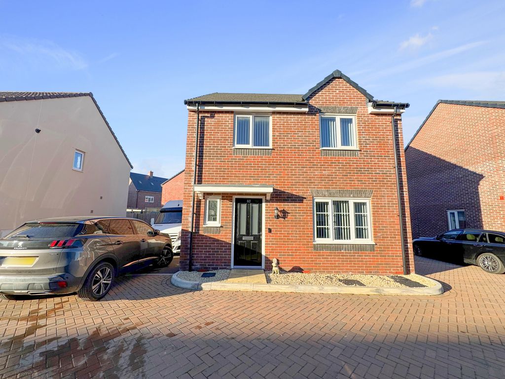 4 bed detached house for sale in Flint Crescent, Westbury BA13, £222,000