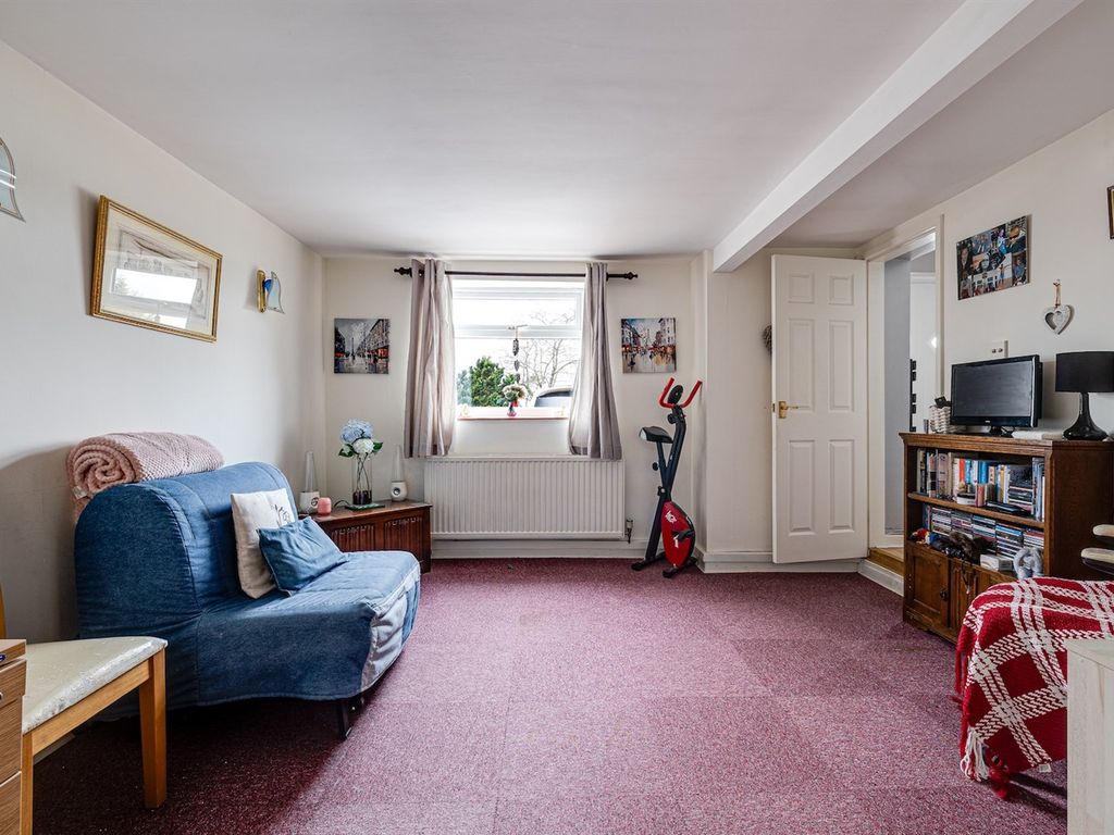 3 bed detached house for sale in Hillside Road, Kelsall, Tarporley CW6, £370,000