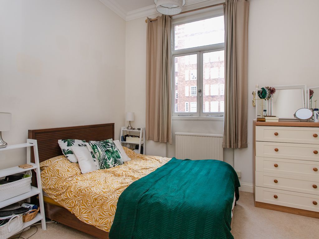 1 bed flat for sale in Claverton Street, London, UK SW1V, £535,000