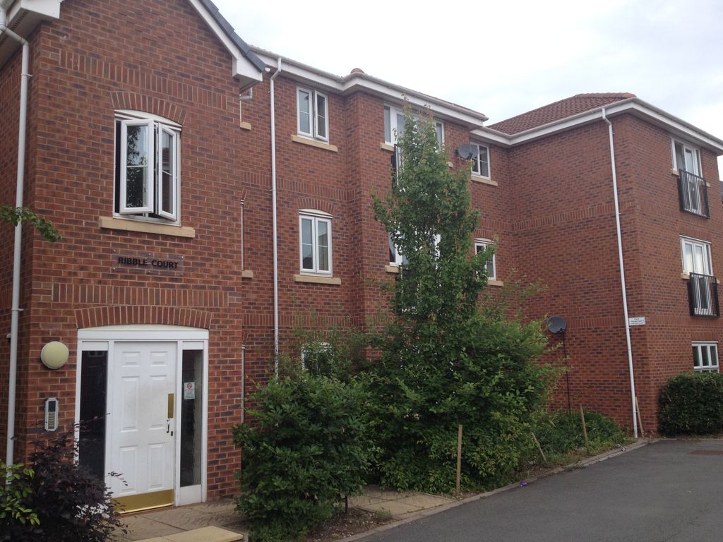 2 bed flat to rent in Waterfall Close, Tamworth B77, £850 pcm