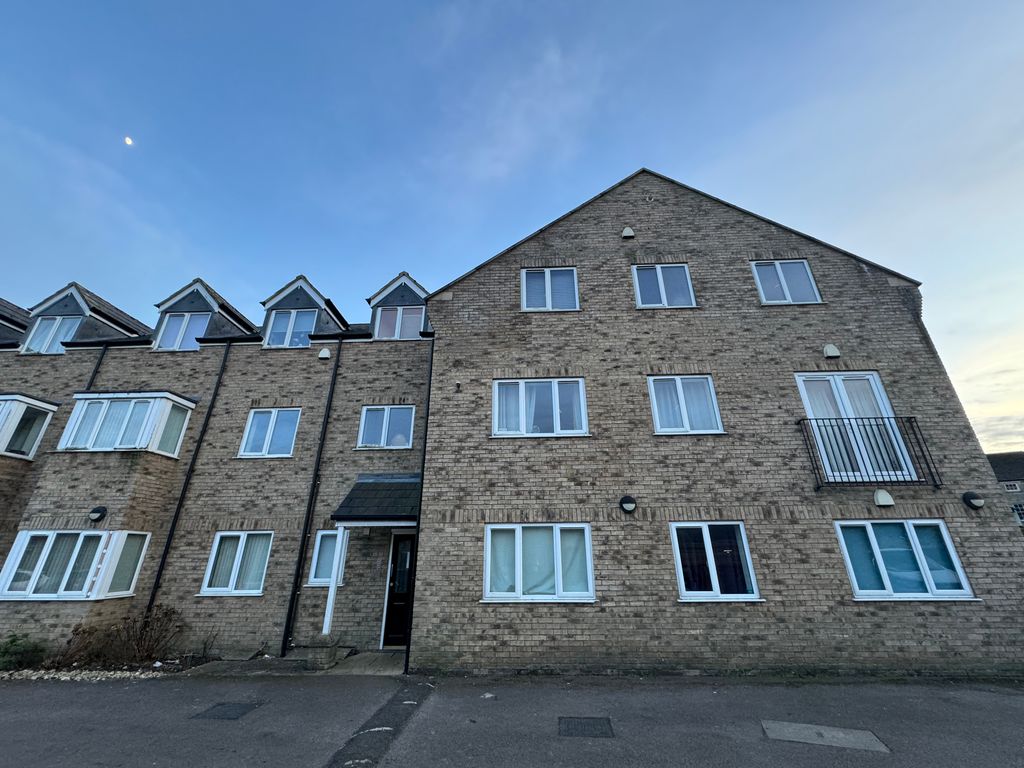 1 bed flat to rent in The Blades, Market Deeping, Peterborough PE6, £785 pcm