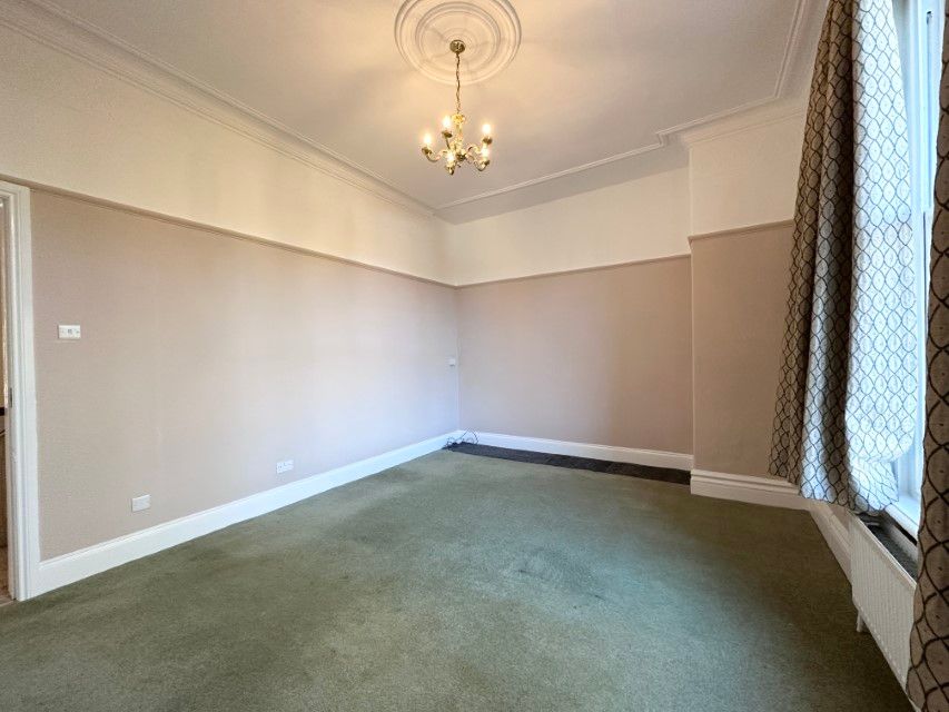 2 bed flat to rent in Lostock Junction Lane, Bolton BL6, £1,500 pcm