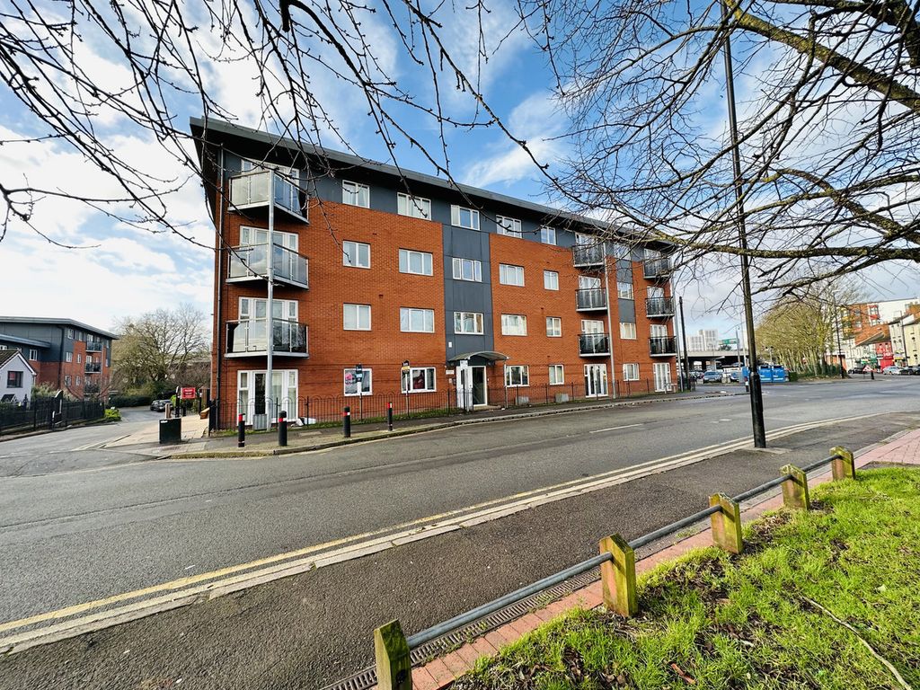 1 bed flat for sale in Lower Ford Street, Coventry CV1, £110,000