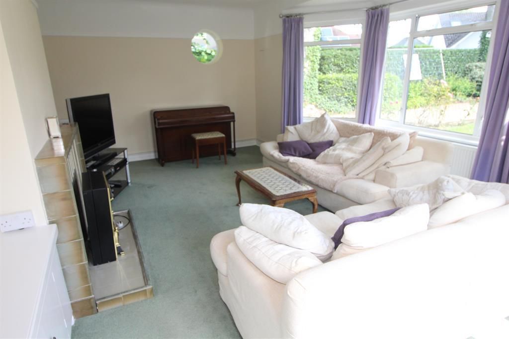 4 bed detached house to rent in Rothesay Drive, Highcliffe, Christchurch, Dorset BH23, £2,500 pcm