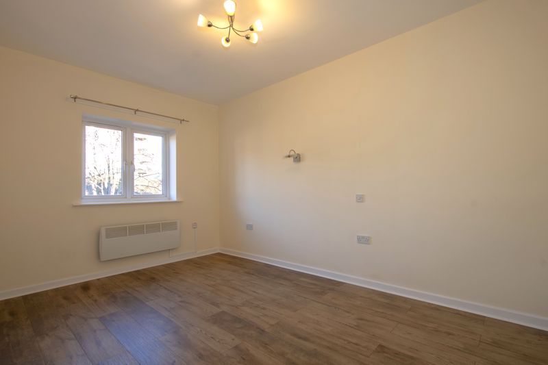 1 bed flat to rent in Banstead Road, Purley CR8, £1,350 pcm