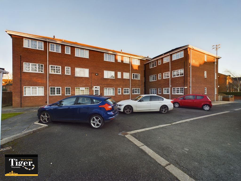 2 bed flat for sale in Whitegate Drive, Blackpool FY3, £105,000